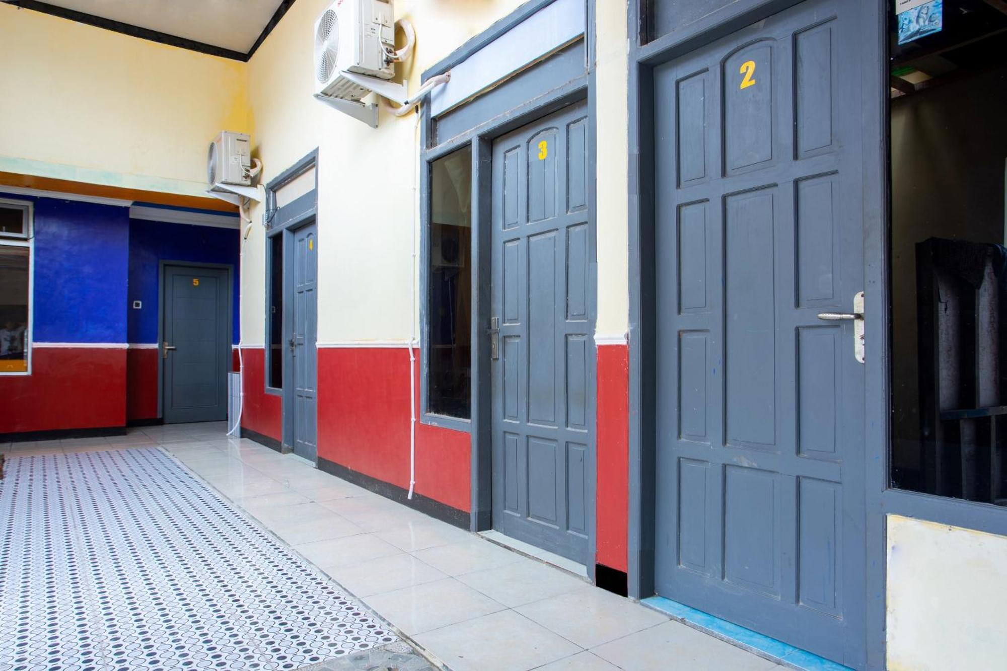 SPOT ON 2473 Buana Jaya Guest House Cilacap Luaran gambar