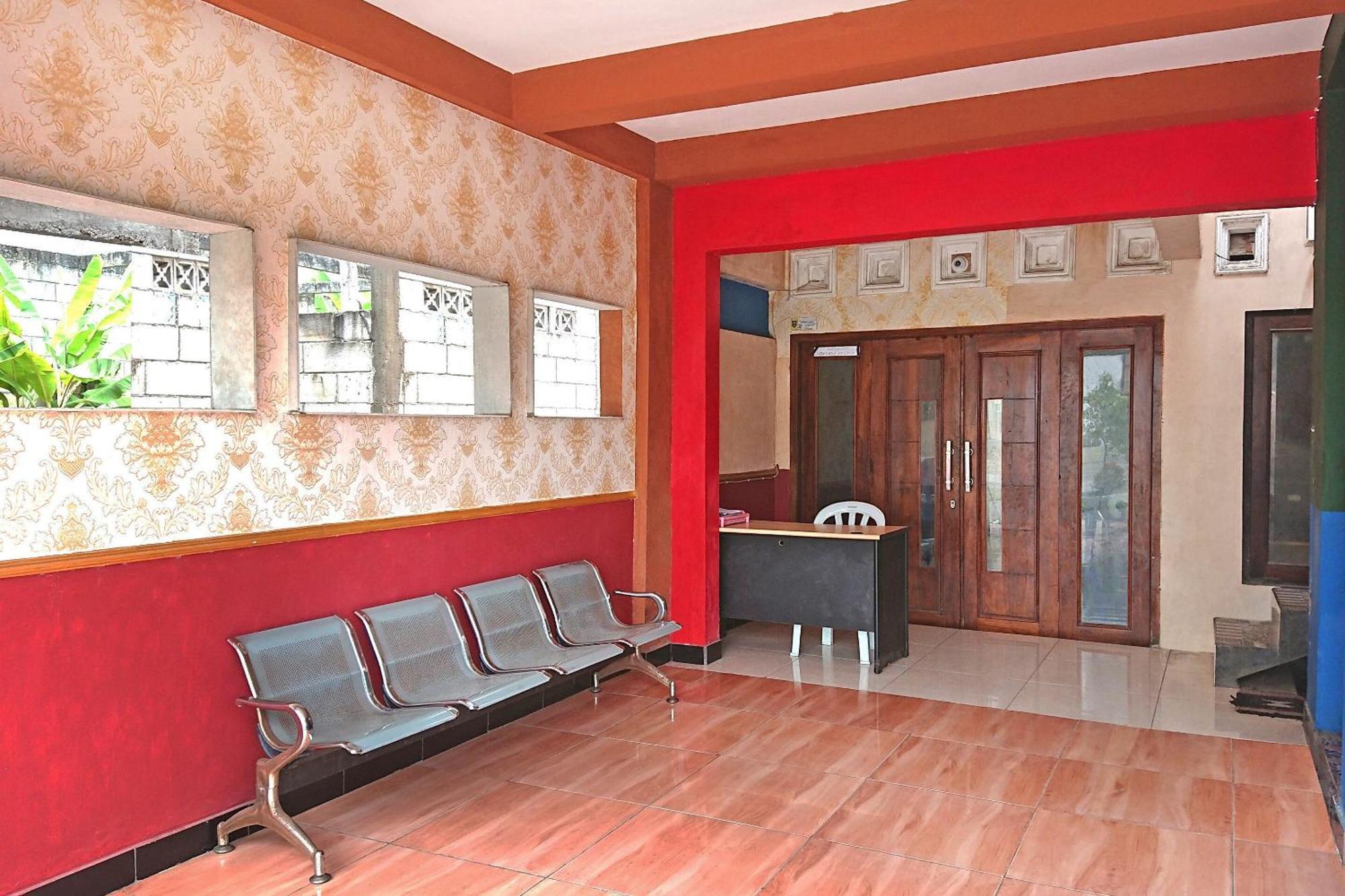 SPOT ON 2473 Buana Jaya Guest House Cilacap Luaran gambar